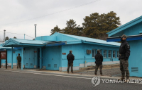 북한군 판문점 근무자 권총 착용…‘JSA 비무장화’도 파기