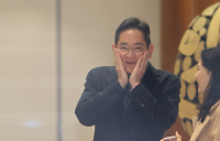 귀국한 이재용 “네덜란드 출장, 90%는 반도체”