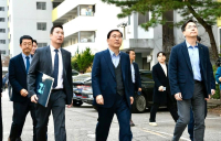 윤영준 현대건설 대표, 여의도 재건축 1호 한양아파트 방문…“원가 넘겨도 최고로”