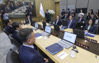 한은, 기준금리 3.50% 동결…성장률 전망치 2.5%↑