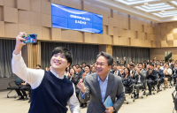 진옥동 신한금융 회장 “기업가치 제고는 생존 위한 목표”