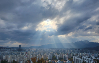 [이일화의 포토에세이] 북한산 자락 아래 드리운 서광