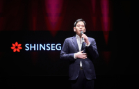 정용진 신세계그룹 회장,  신입사원 수료식···‘고객제일’ 강조